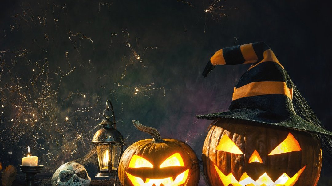 Abóboras e elementos do Halloween