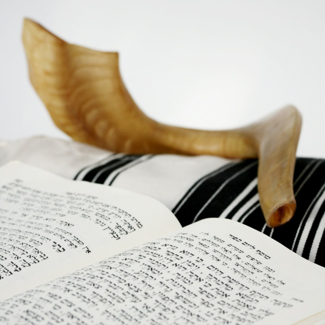 Livro sagrado e shofar