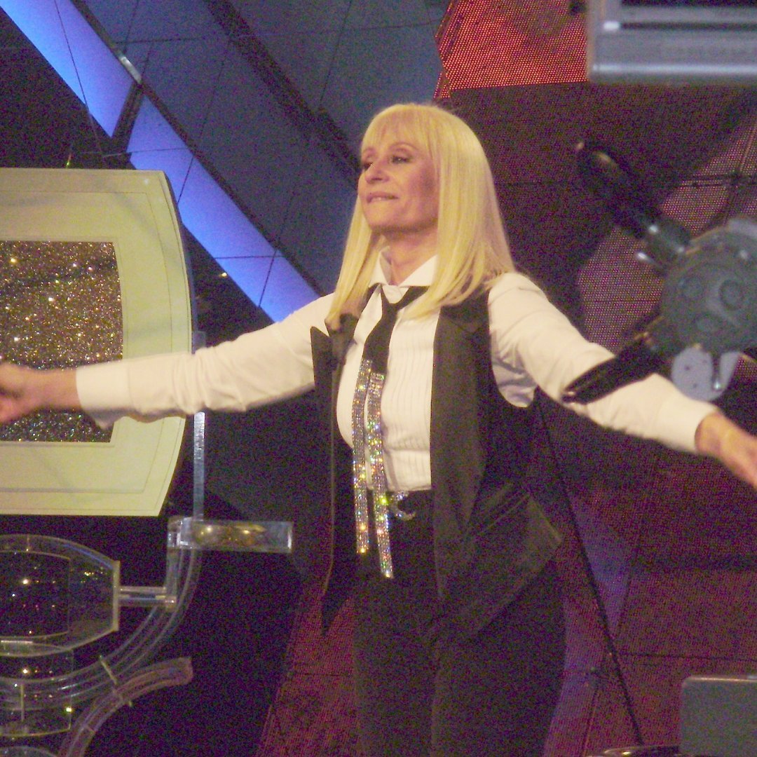 Imagem da apresentadora e cantora italiana Raffaella Carrà