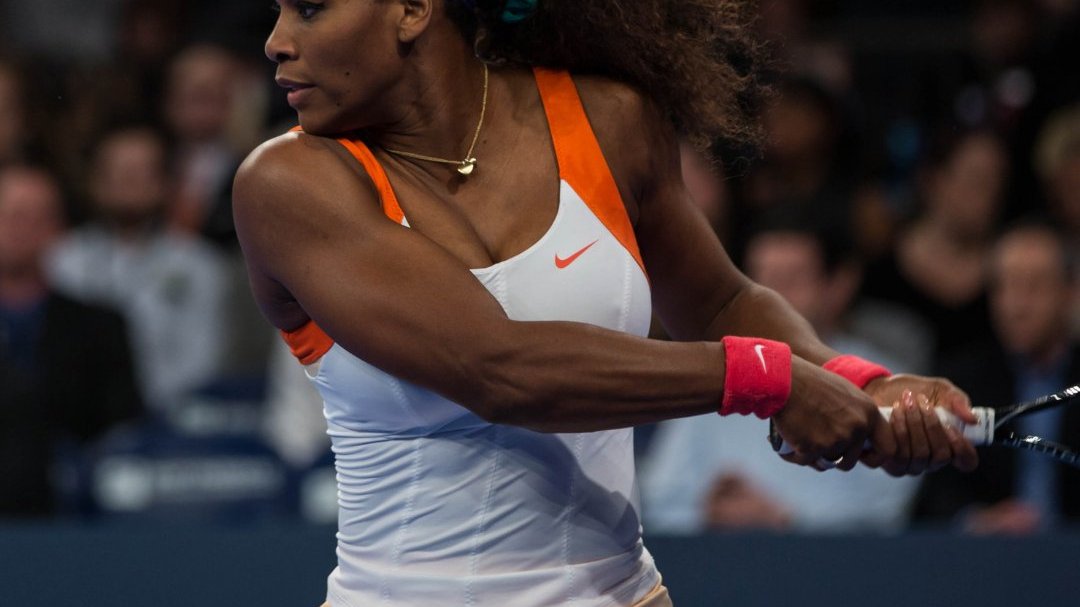 Imagem da atleta Serena Williams durante um torneio