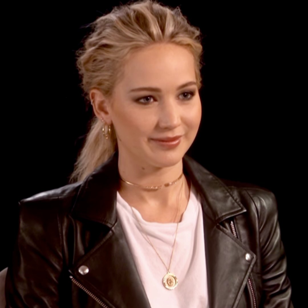 Imagem da atriz Jennifer Lawrence durante entrevista