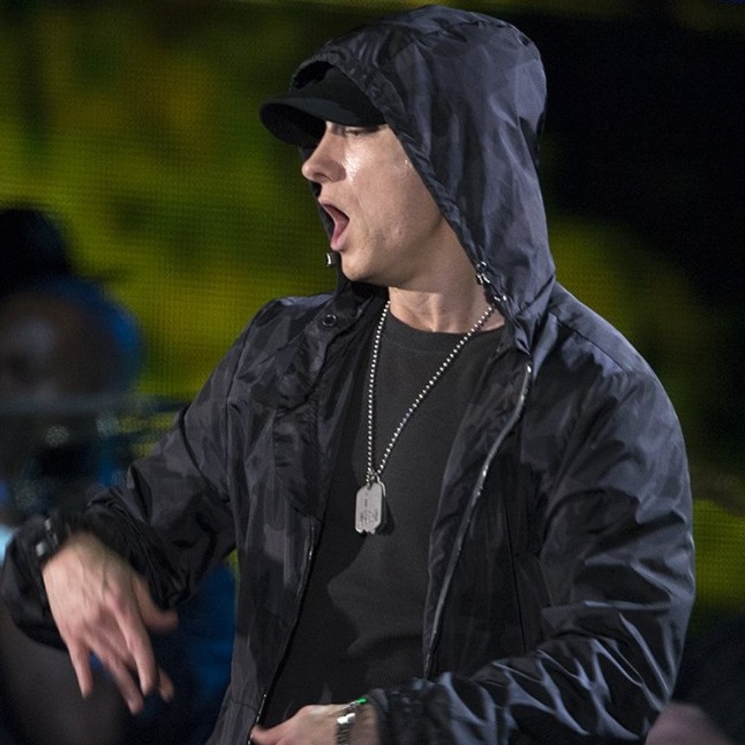 Imagem do cantor Eminem durante show