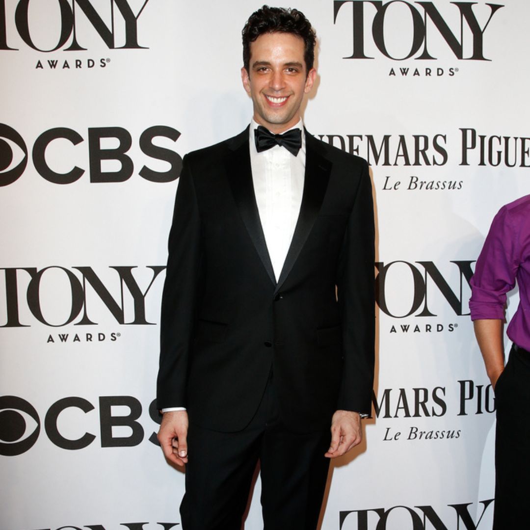 Nick Cordero posando para foto no Tony Awards