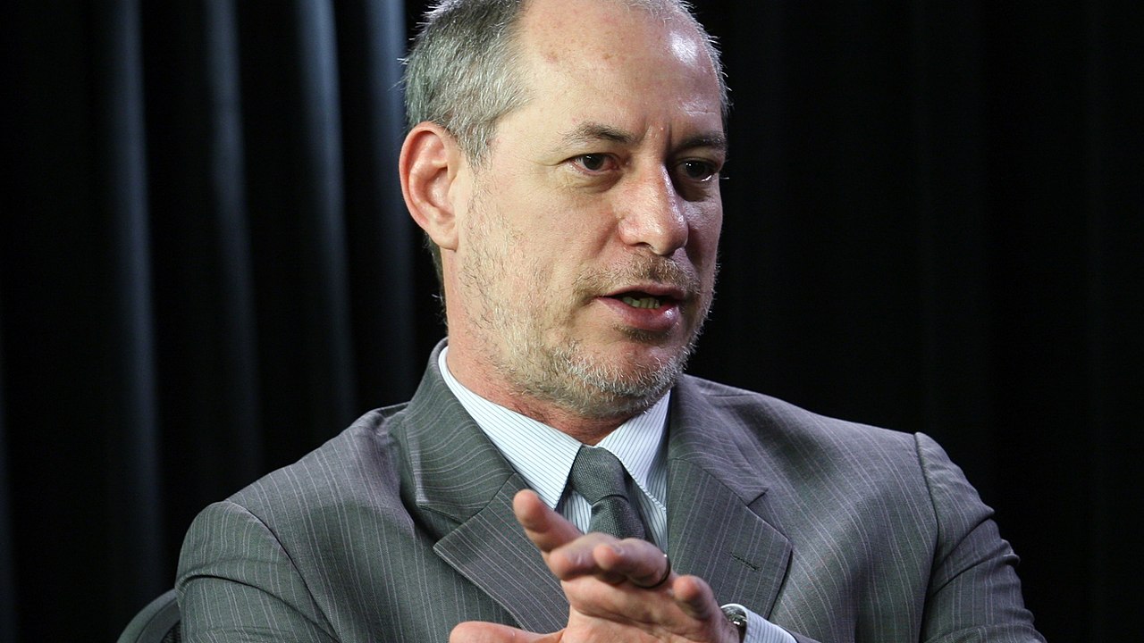 EBC / Wikimedia Commons Ciro Gomes falando em uma entrevista.