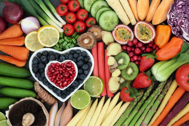 Vários legumes e verduras juntos em uma foto