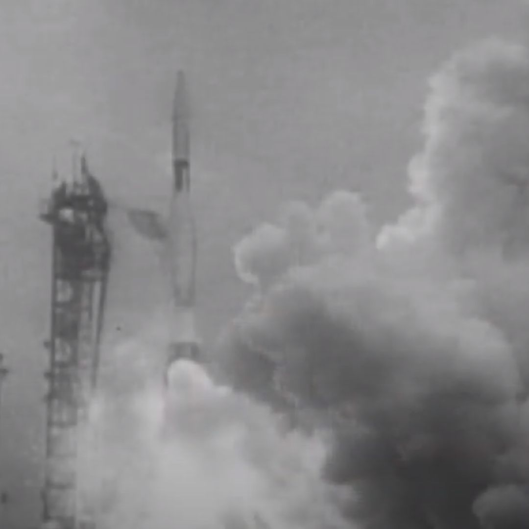 Imagem do lançamento da sonda Ranger 8 em 1965