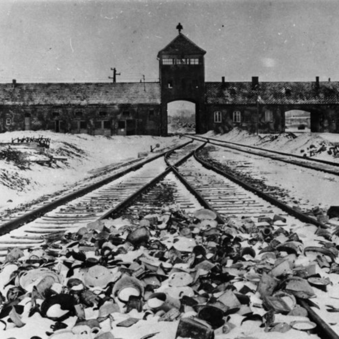 Foto preta e branca de Auschwitz