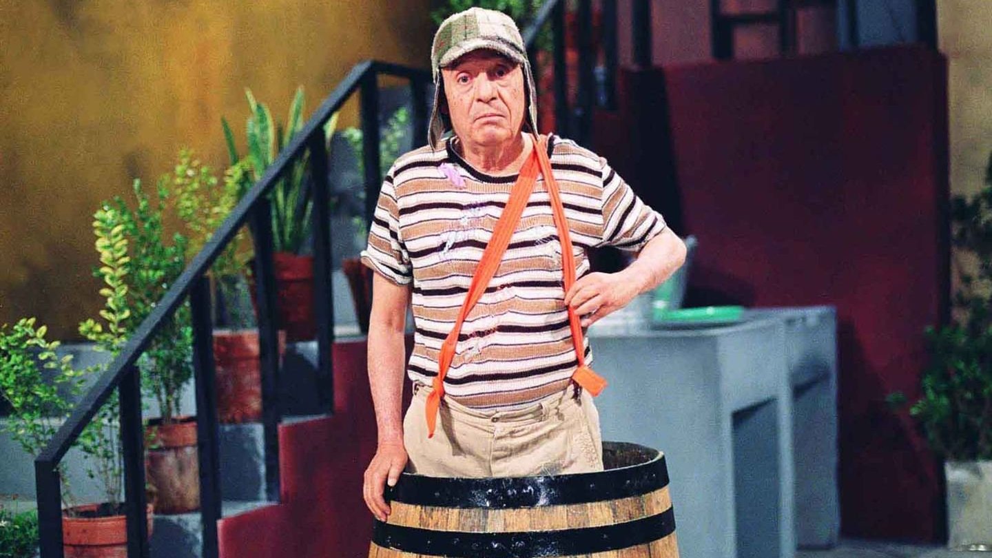 Imagem do personagem Chaves dentro de um barril