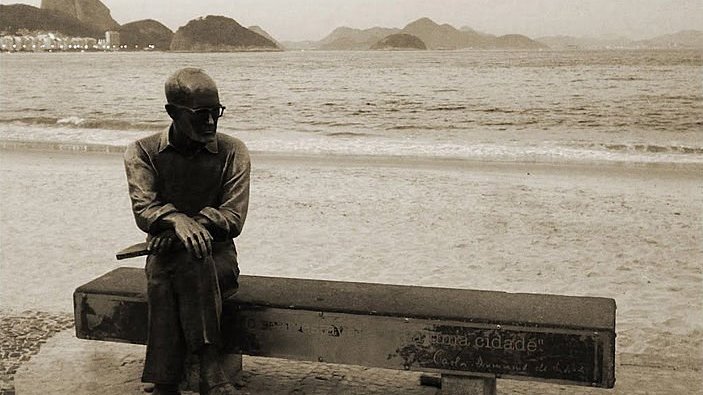 Estátua de Carlos Drummond de Andrade em Copacabana
