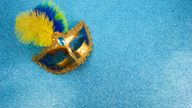 Máscara de carnaval em um fundo com glitter