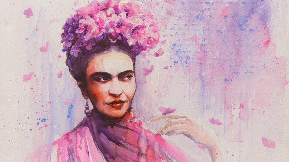 Desenho de Frida Kahlo com uma coroa de flores olhando para frente