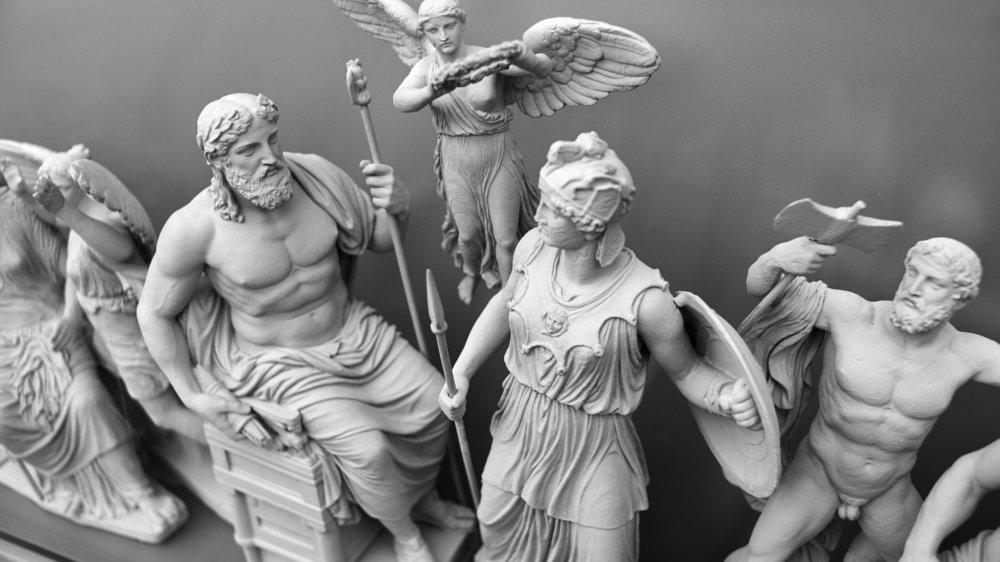 Estátuas de deuses mitológicos