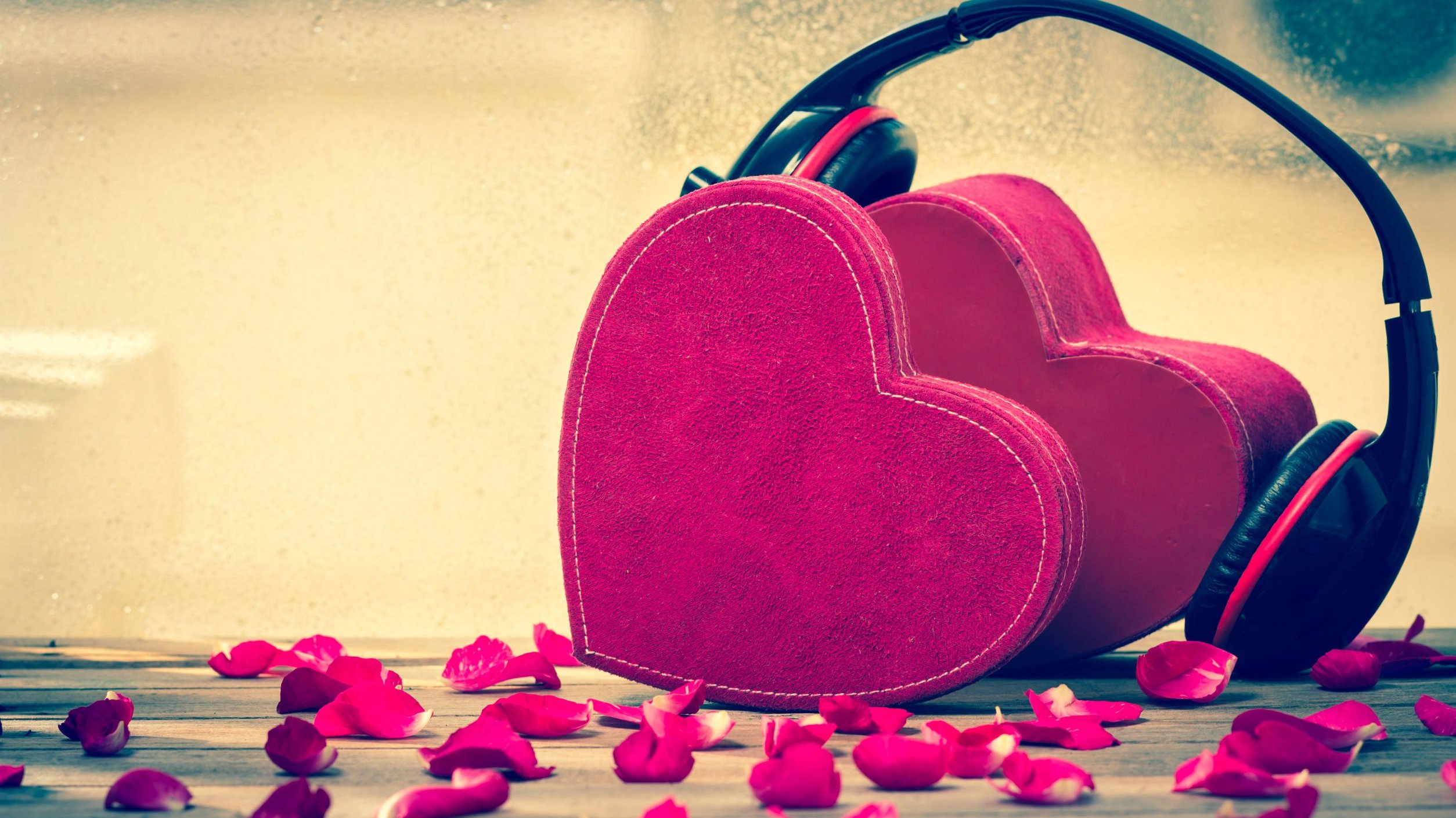 12 músicas românticas para dedicar à pessoa amada