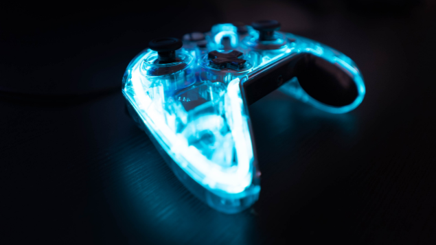 Controle de videogame iluminado por dentro