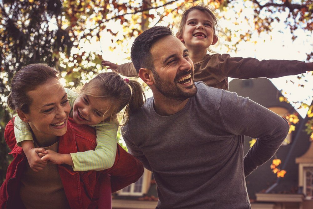 De Valor Aos Seus Pais Enquanto Estao Aqui Dê valor aos seus pais. Trate-os com carinho!
