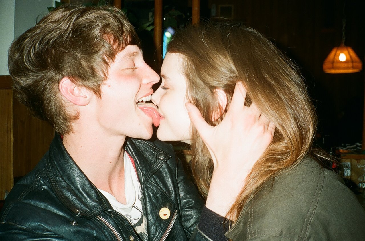 Подростковый поцелуй с языком