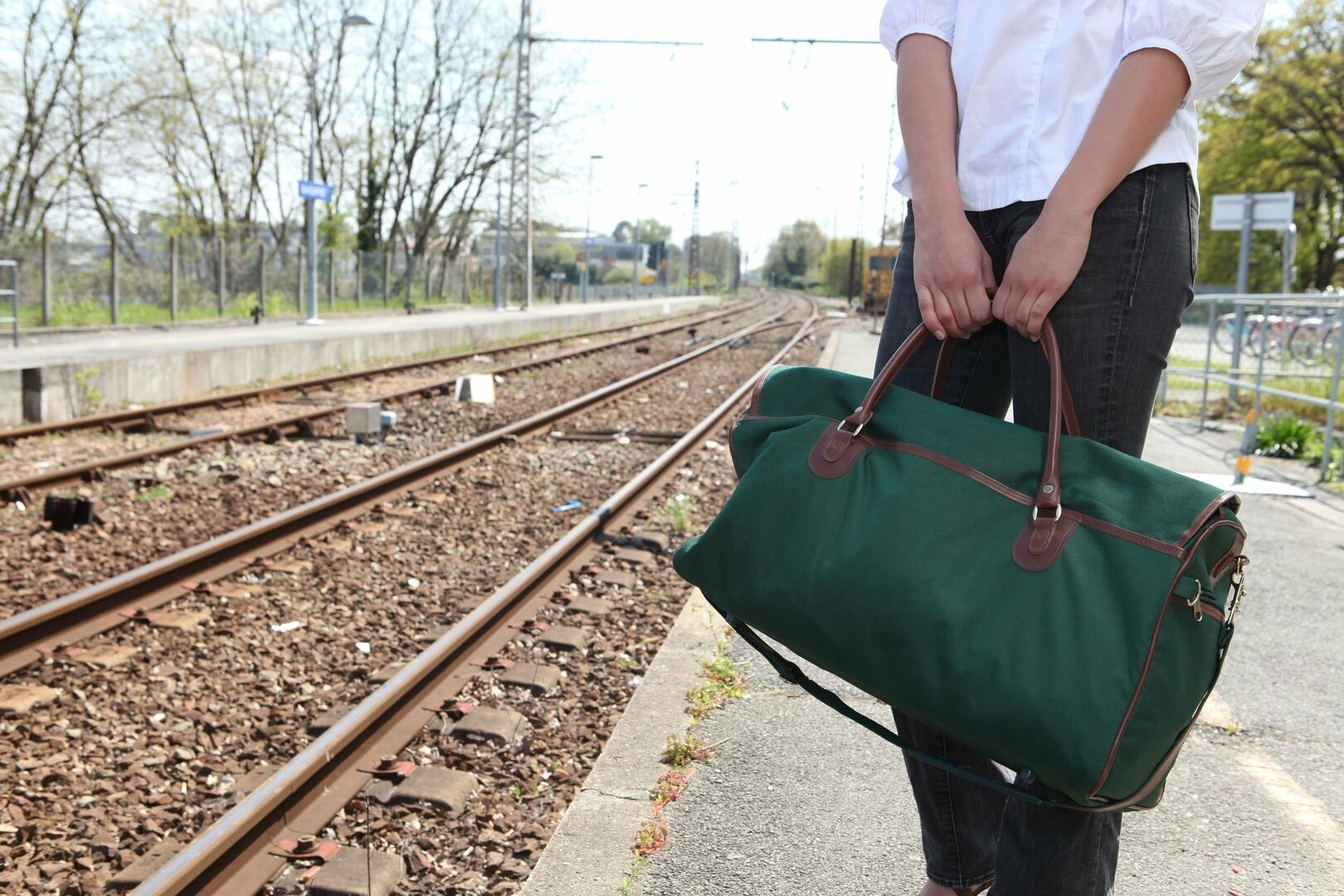 A vida é uma despedida constante. Guarde com carinho o que ficou.