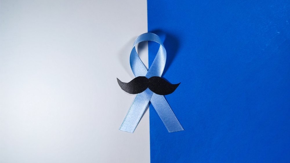 Fita azul com bigode.