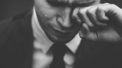 Permita-se chorar. É importante colocar os sentimentos para fora.