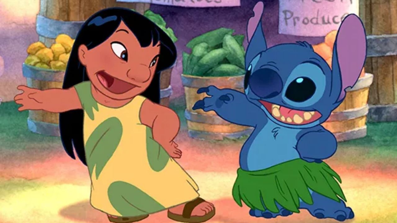 Lilo e Stitch dançando e sorrindo.