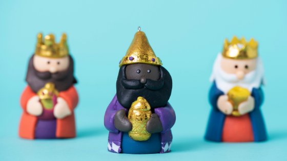 Nito100 / Getty Images / Canva Pro Bonecos modelados dos Reis Magos