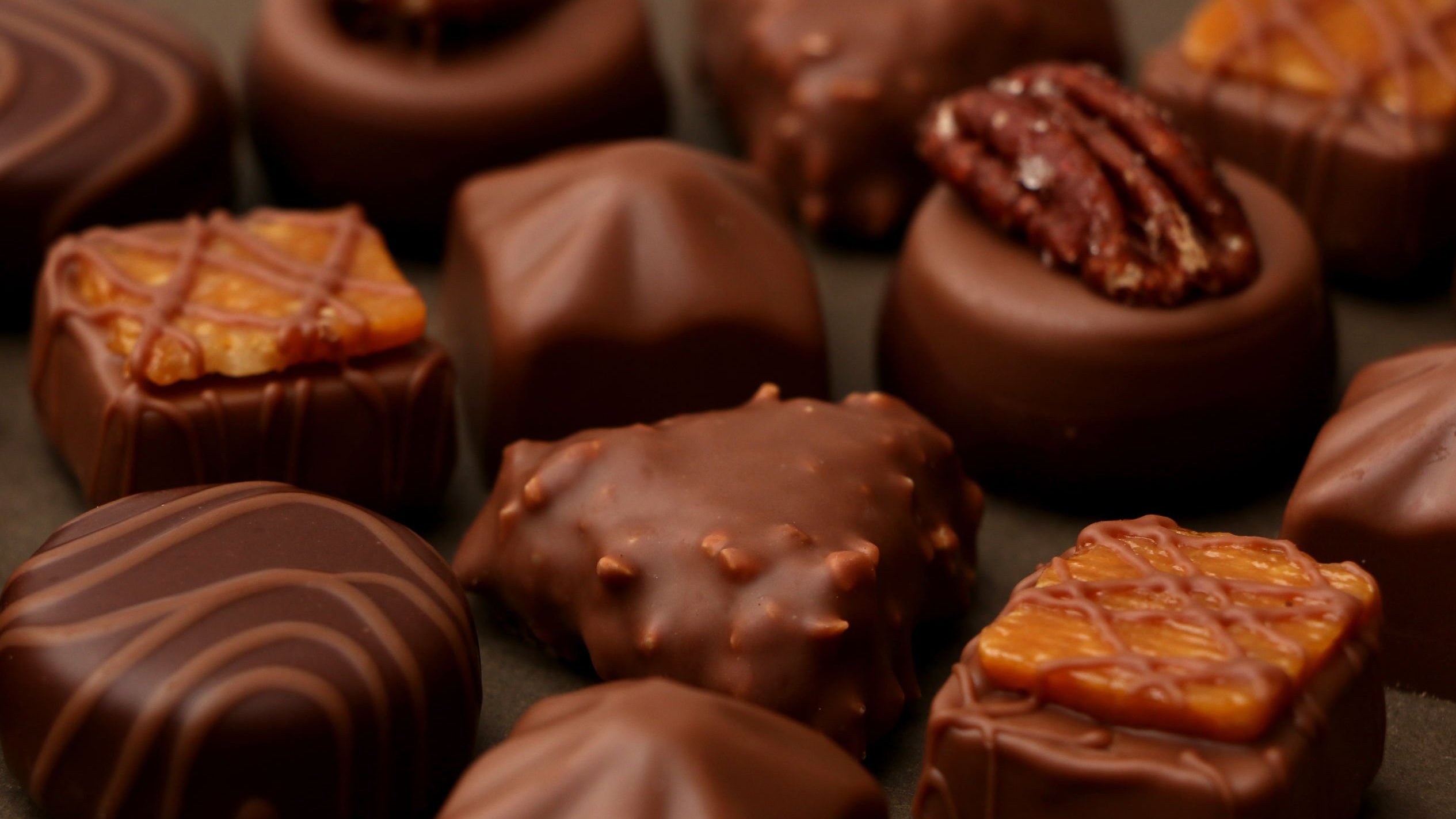 Diversos tipos de bombons de chocolates
