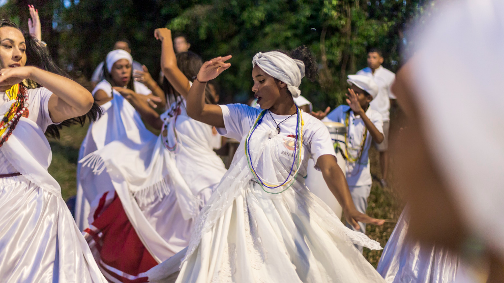 Candomblecistas celebrando a religião.