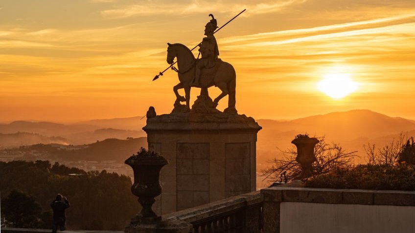 Escultura de São Longino no santuário do Bom Jesus do Monte, perto da cidade de Braga, na histórica província do Minho, Portugal.