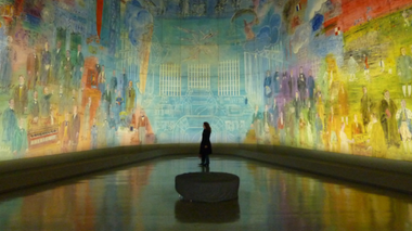 Hermann / Pixabay Mulher em um museu interativo.