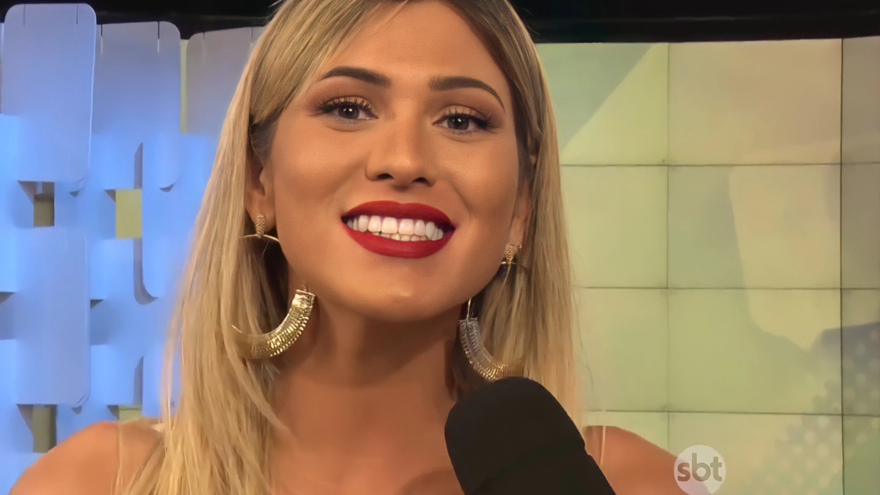 Imagem da atriz e modelo Lívia Andrade durante programa no SBT