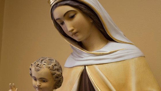 Estátua de Nossa Senhora do Carmo