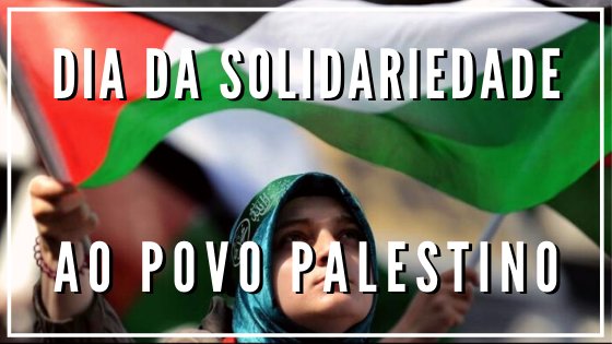 Menina segurando a bandeira da Palestina com os escritos: Dia da solidariedade ao povo palestino
