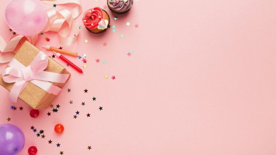 Ilustração de aniversário com escrito: Feliz aniversário, Cunhada!