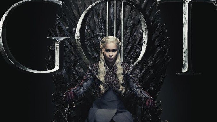 Daenerys sentada no trono de Game of Thrones