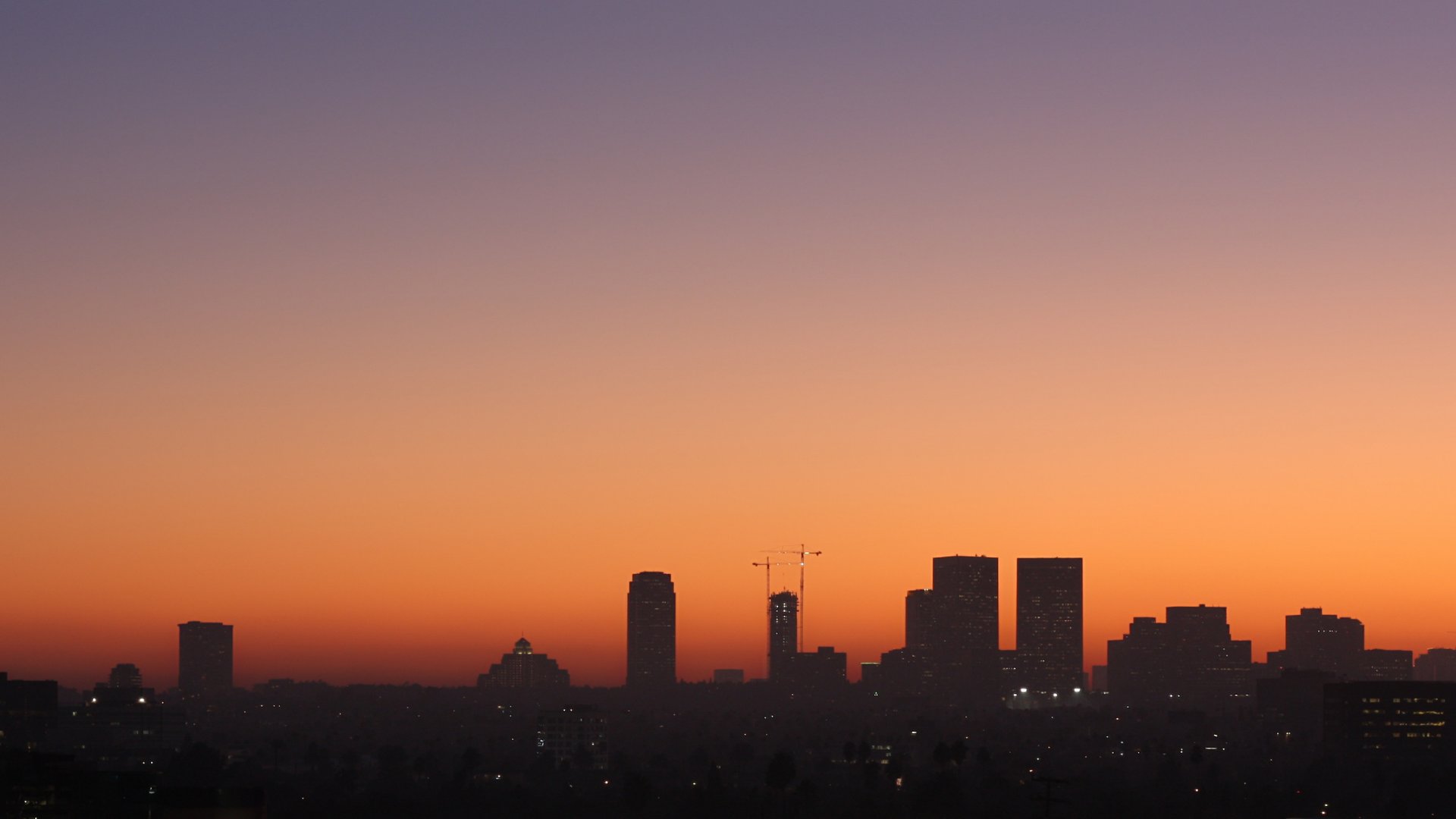 Imagem do por do sol e chegada da noite na cidade