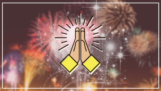 Emoji de oração sobre fundo de fogos de artifício.