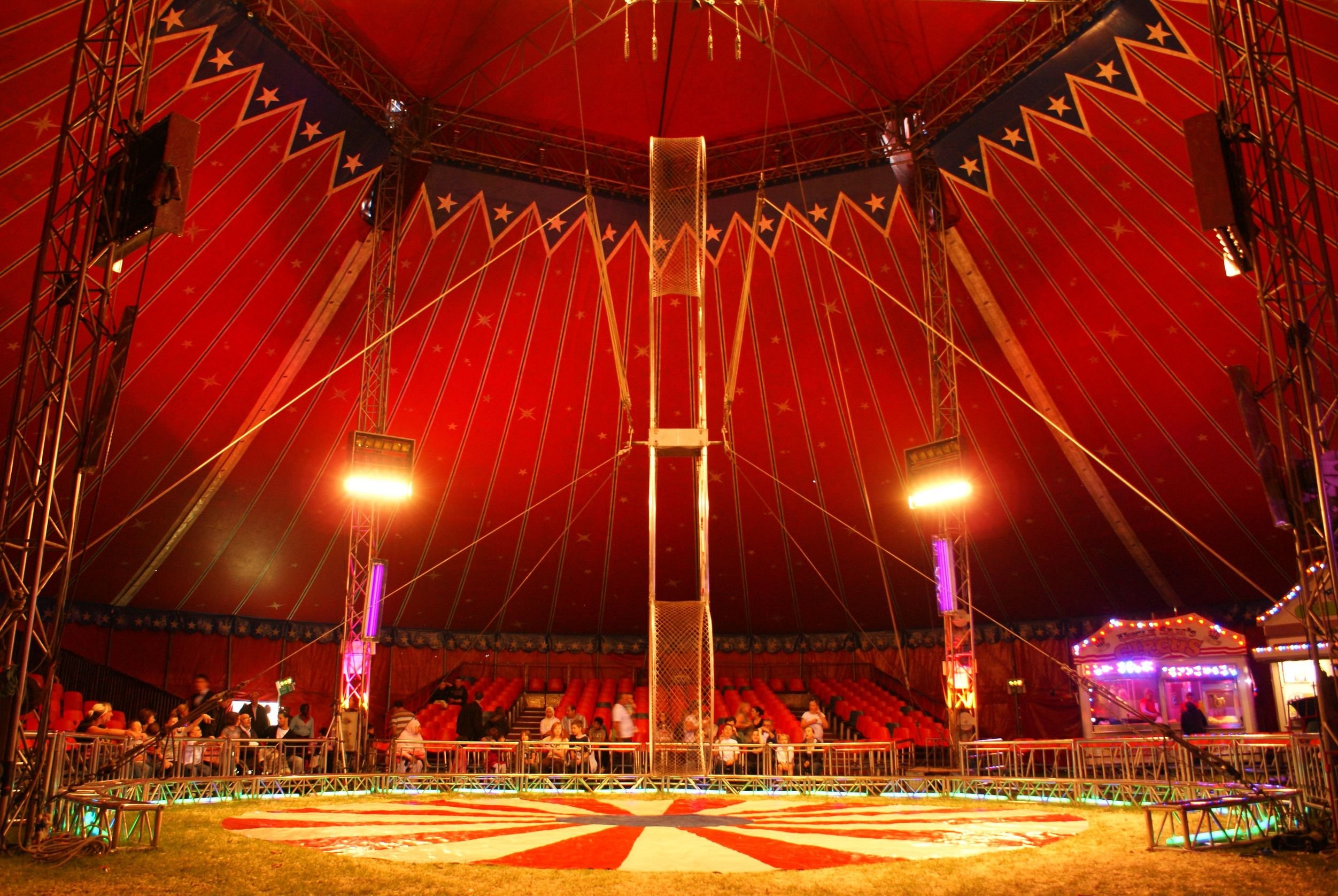 Цирк шопито шатёр