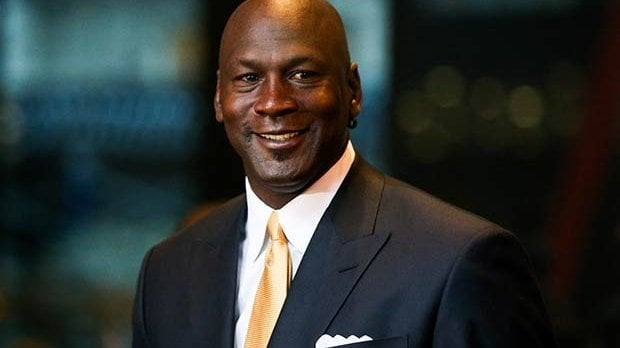 Michael Jordan sorrindo