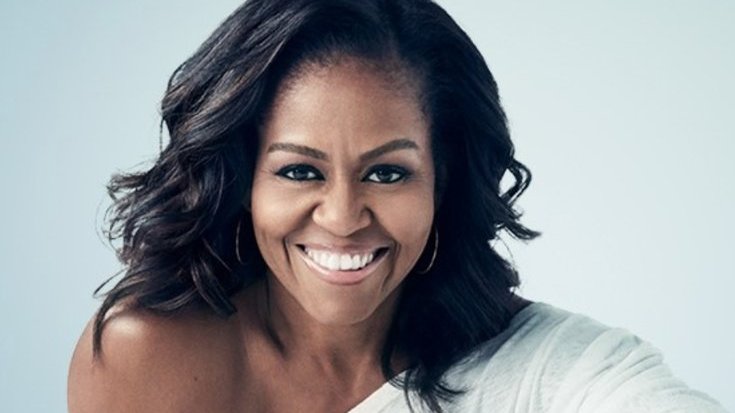 Perfil de Michelle Obama sorrindo