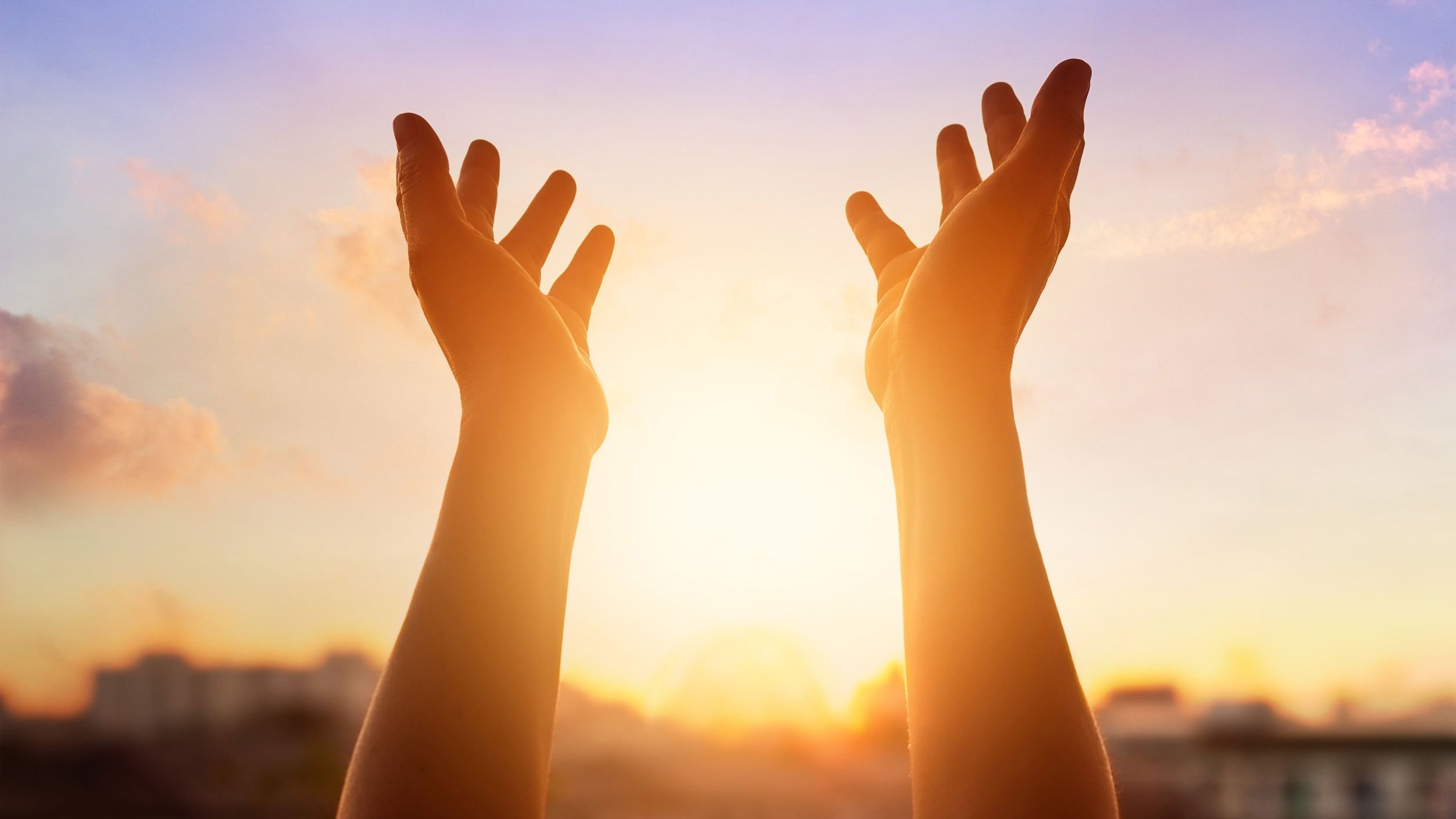 123RF Foto de mãos estendidas para o céu