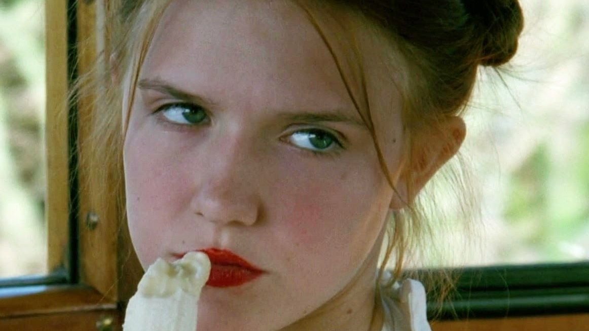 Menina comendo banana / Personagem de Lolita