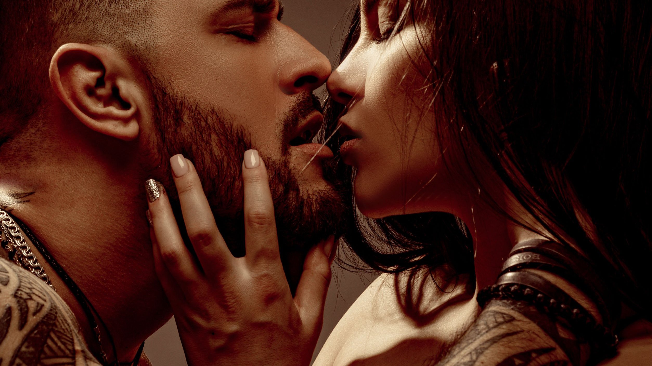 Volodymyr Tverdokhlib/ 123RF Homem e mulher se beijando
