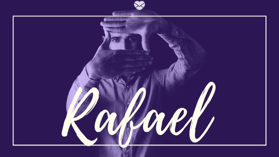 Montagem com foto de homem usando as mãos para fazer forma de quadrado, com o nome Rafael escrito em branco