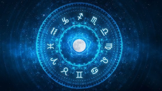 Canva Pro, Pixelparticle de Getty Images Pro Mandala com os signos do zodíaco e lua no meio
