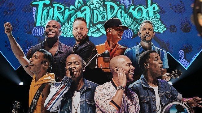 Integrantes do grupo Turma do Pagode em capa do EP