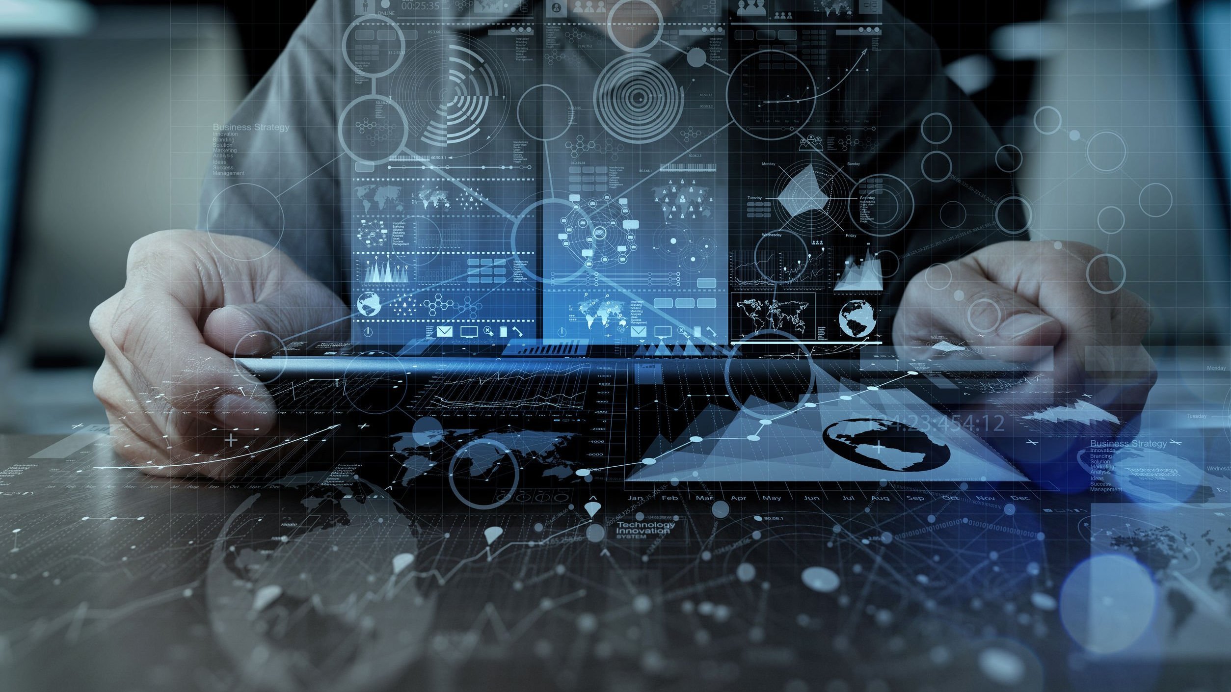 everythingpossible / 123RF Ilustração gráfica de mão de empresário trabalhando com computador tablet digital de tecnologia moderna e efeito de camada digital como conceito de estratégia de negócios