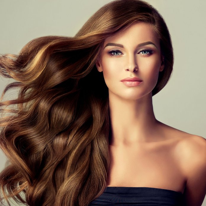 Frases que enaltecem a beleza das mulheres de cabelos longos