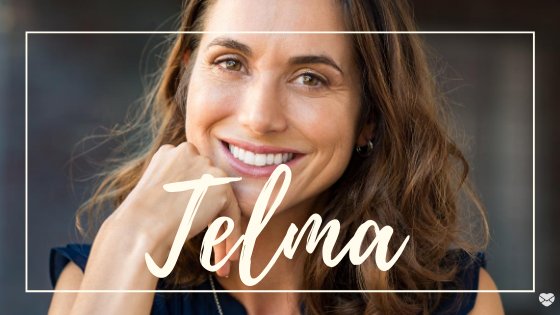Montagem de foto de mulher sorrindo com o nome Telma escrito em branco.