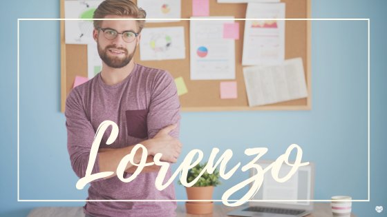 Gpoint Studio / Canva / Mensagens com amor Homem de braços cruzados, sorrindo.