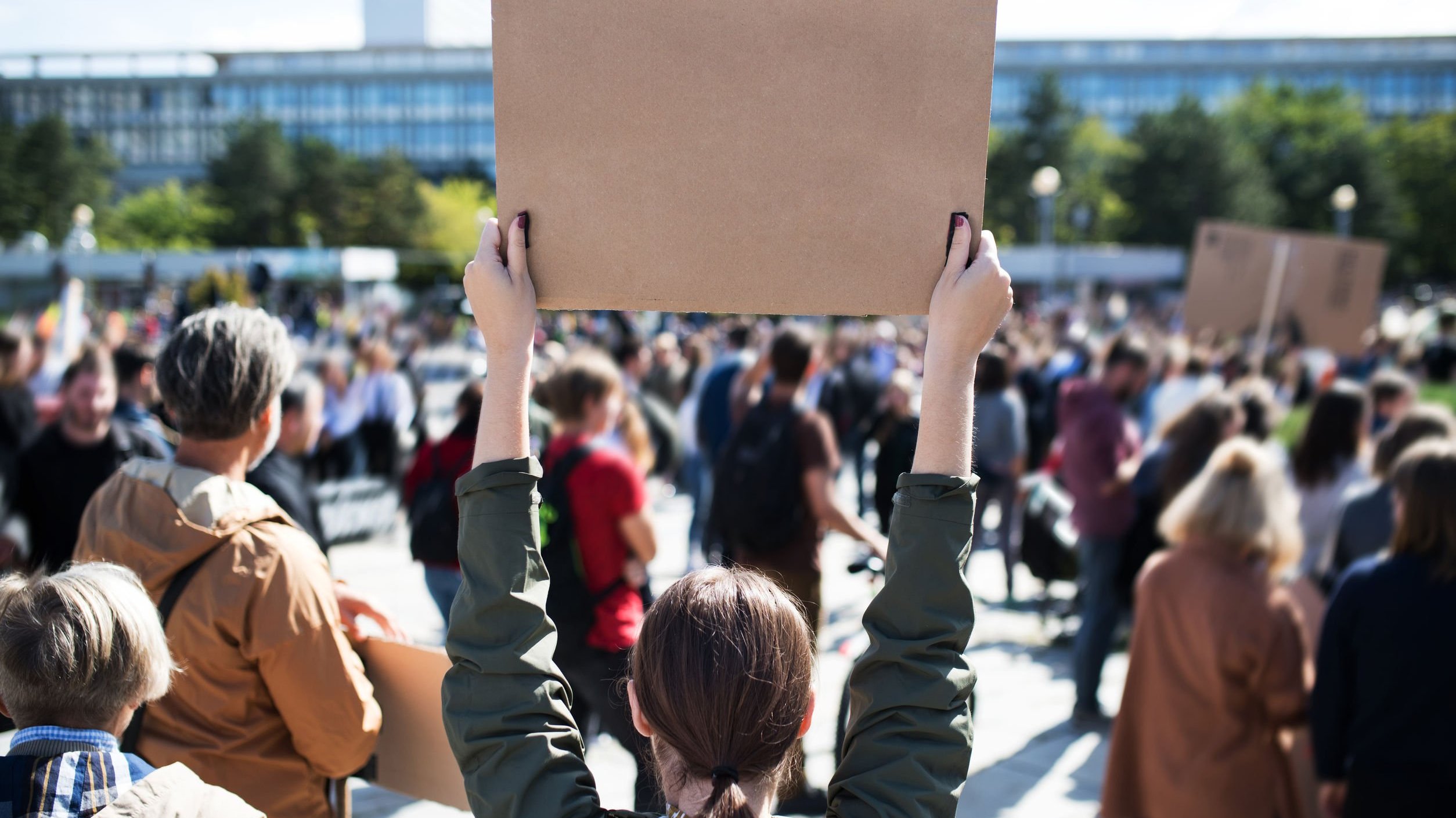 Pessoas em protesto.